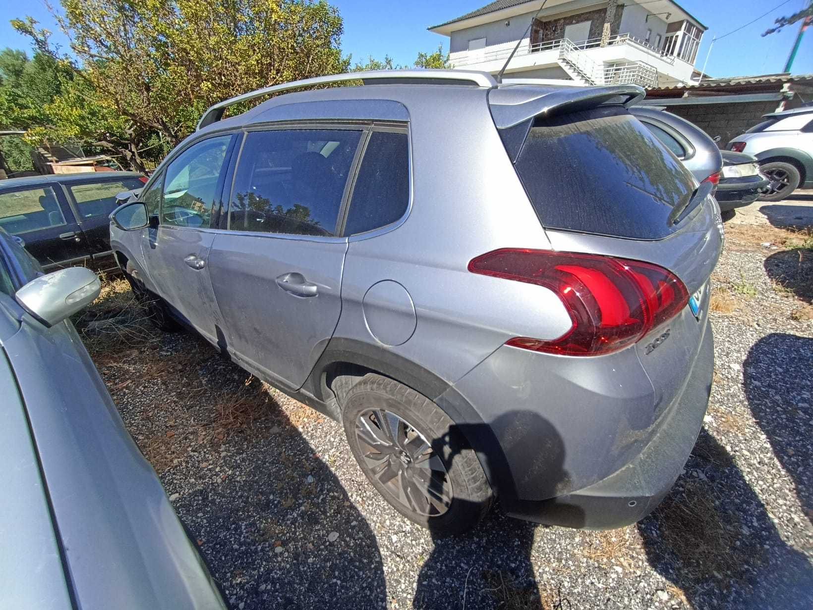 Peugeot 2008 BlueHDi 1.6 75cv – Sinistrado. Circula.