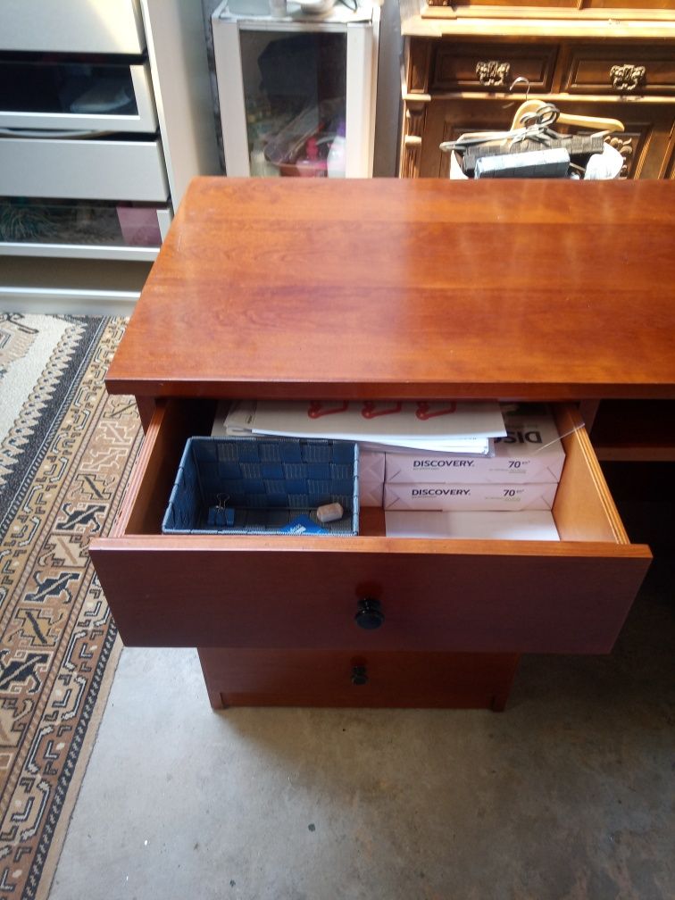 Secretaria e móvel como novo de sala e escritório