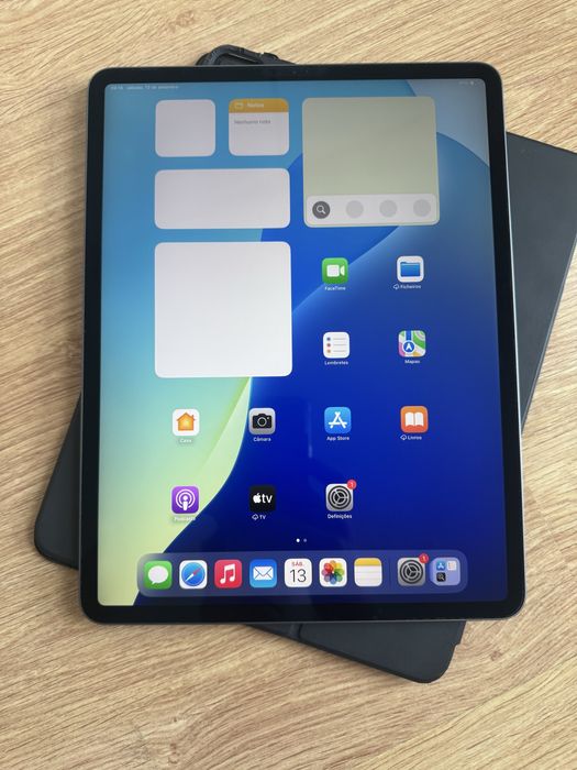 Ipad 4 Geração Pro de 128gb 12,9” com Teclado da Apple