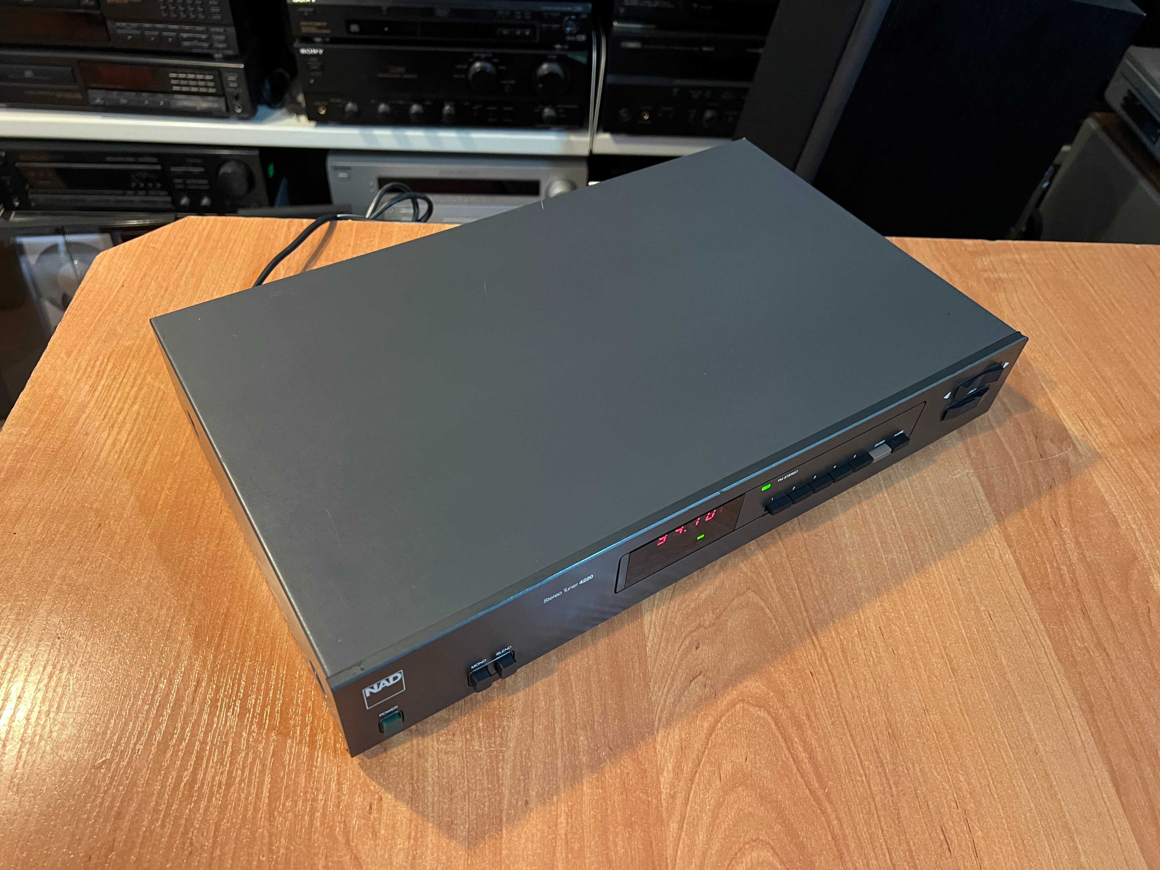 Tuner radiowy NAD 4220 Audio Room