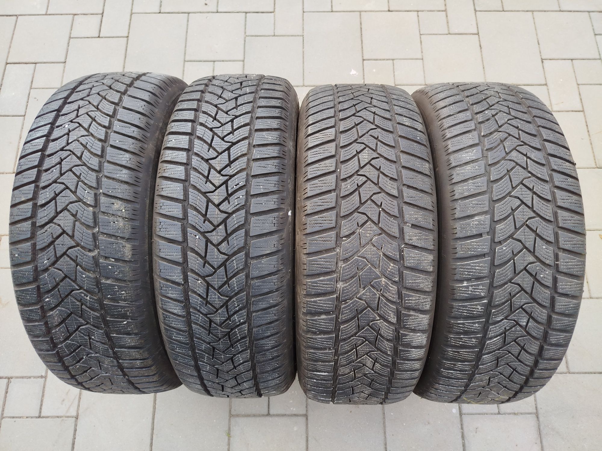 Opony zimowe 215/60 r16 Dunlop