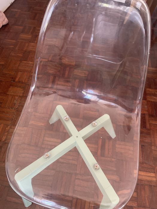 Cadeira acrilico e madeira