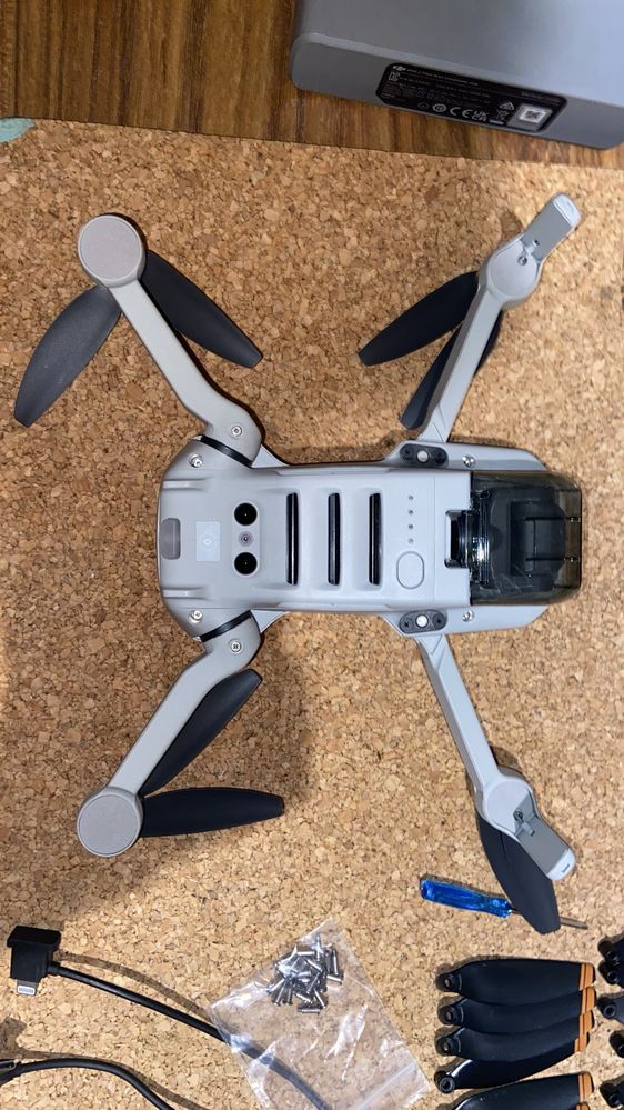 Dji mini 4k flymorecombo + dodatkowe smigla i oslona na gimbal