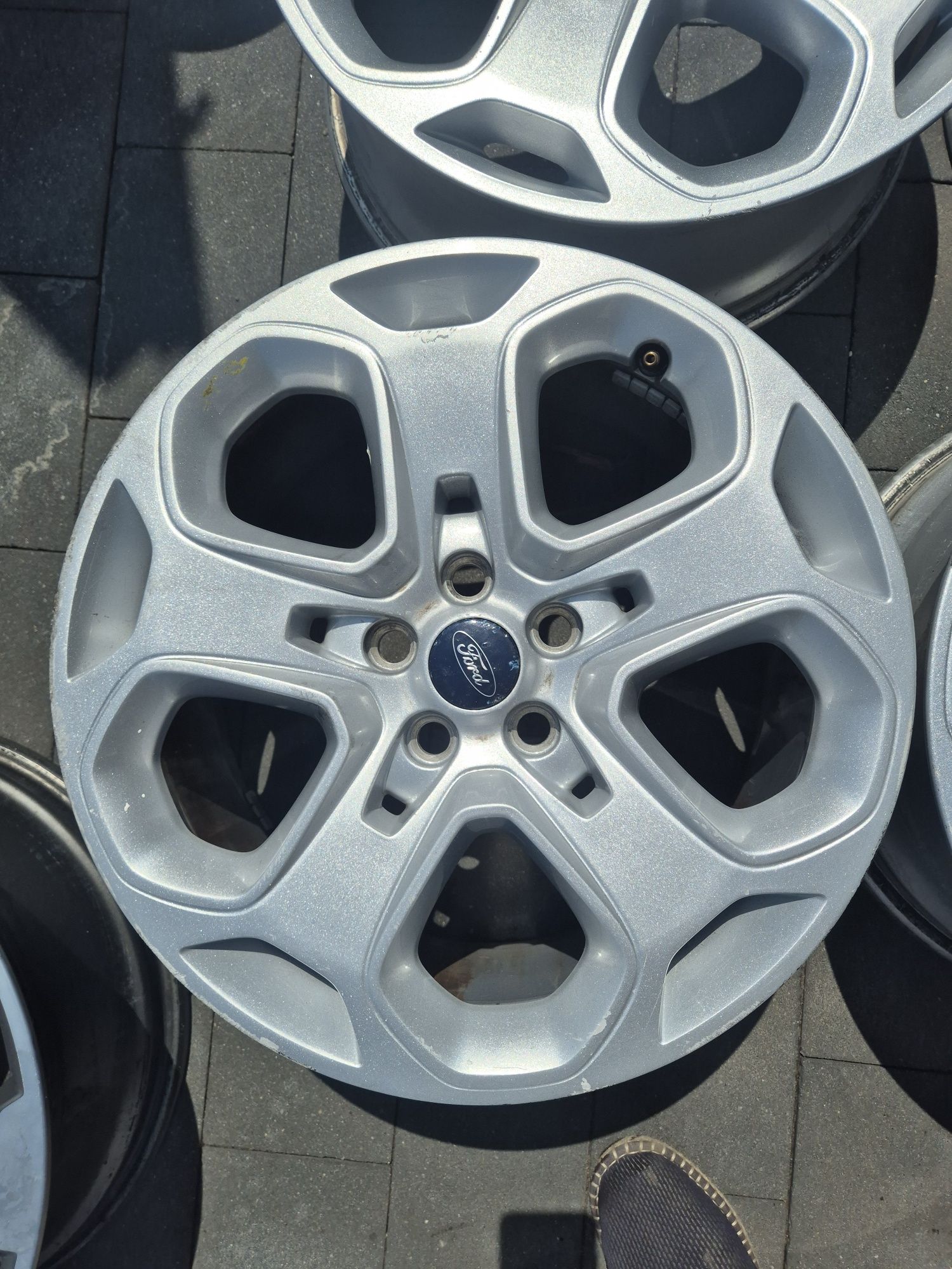 Felgi aluminiowe ford 5x108 r18 8j et55 otwor 63,4 B16