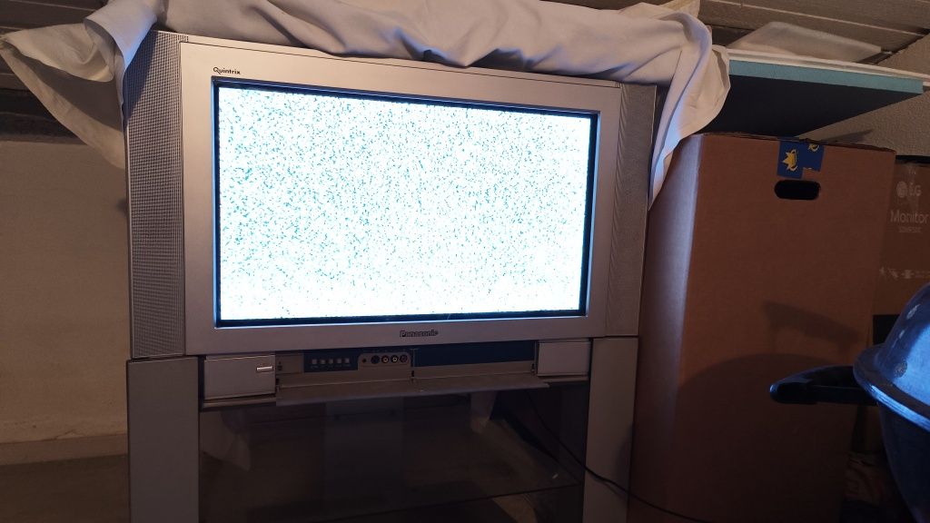 Televisor Panasonic com Suporte Integrado