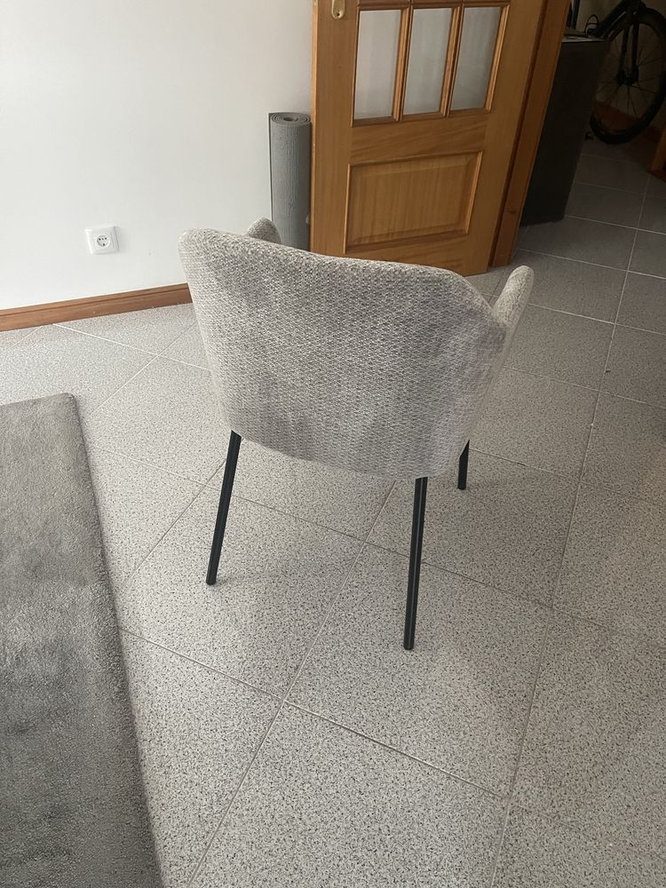 Cadeiras em tecido rigorosamente novas