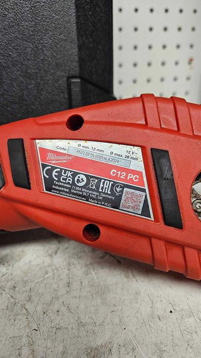 Obcinak do rur Milwaukee C12pc + Ładowarka + akumulator 2ah