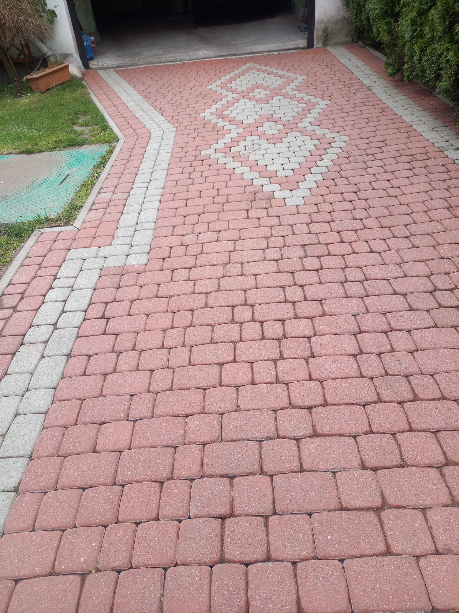 Profesjonalne mycie placów , dachów, bruku