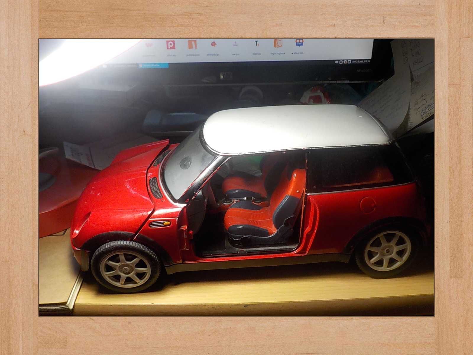 samochód  Mini Cooper metalowy ciężki do remontu  fajny gadżet