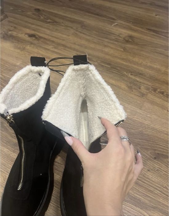 Продам теплі ботинки 38р. H&M