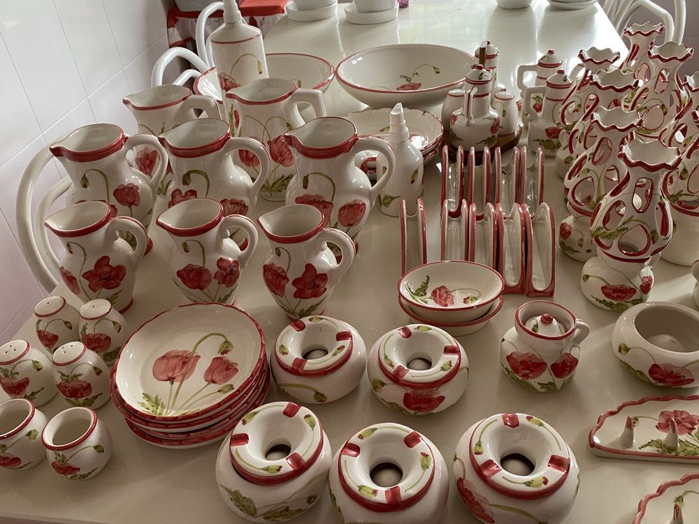 Conjunto de loiça pintada à mão