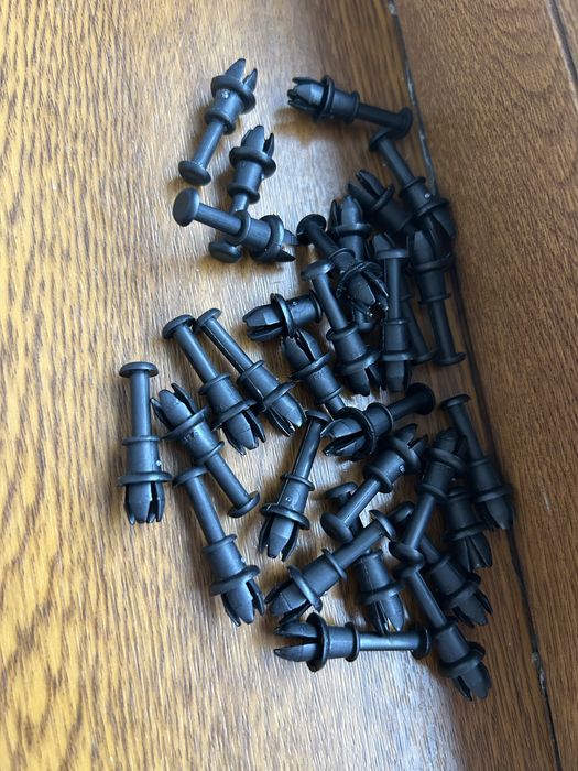 Кліпси для авто різних марок