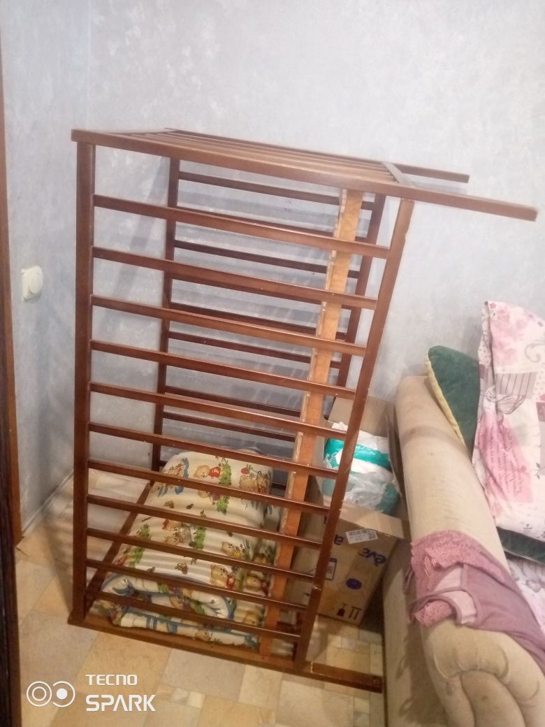 Ліжко дитяче с матрасом