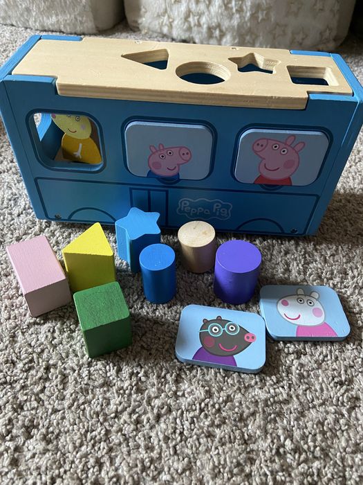 Деревʼяний автобус-сортер