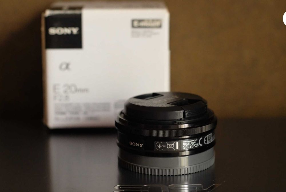 Над різкий SONY E 20 mm F2.8 для камер E-Mount для стріт і сторіс