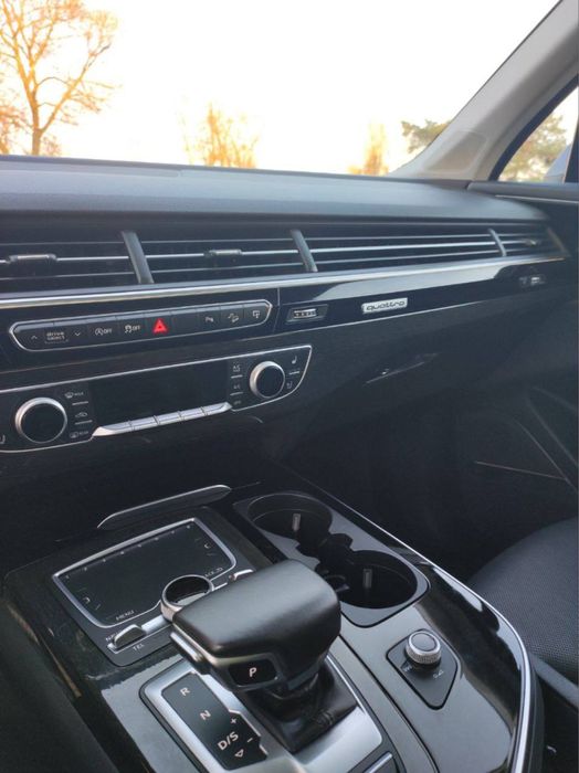 Продам AUDI Q7 2015