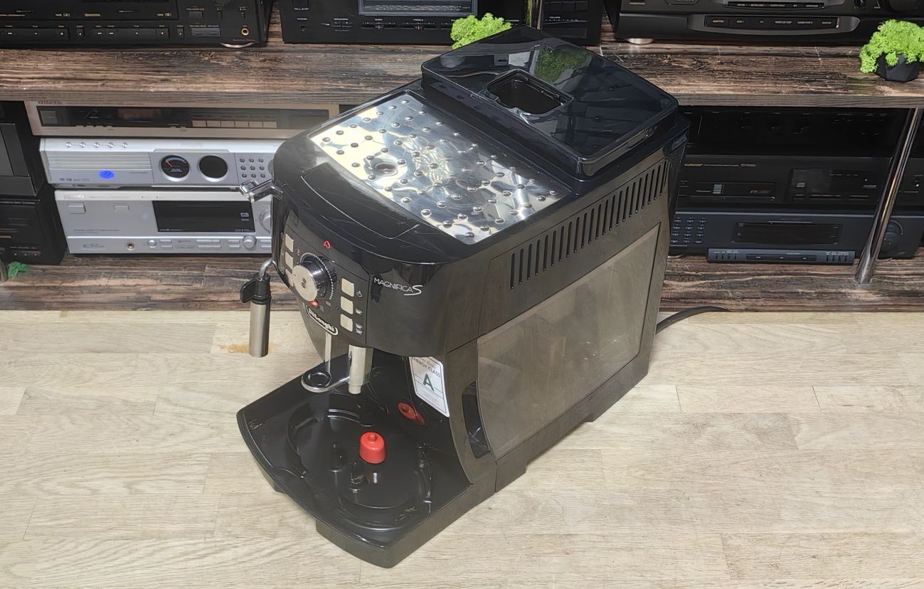 Кавова машина Delonghi Magnifica S