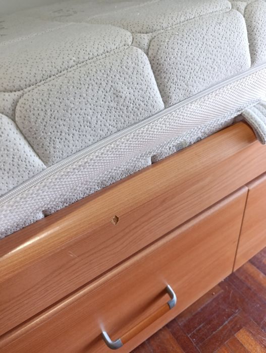 Cama solteiro c/arrumação