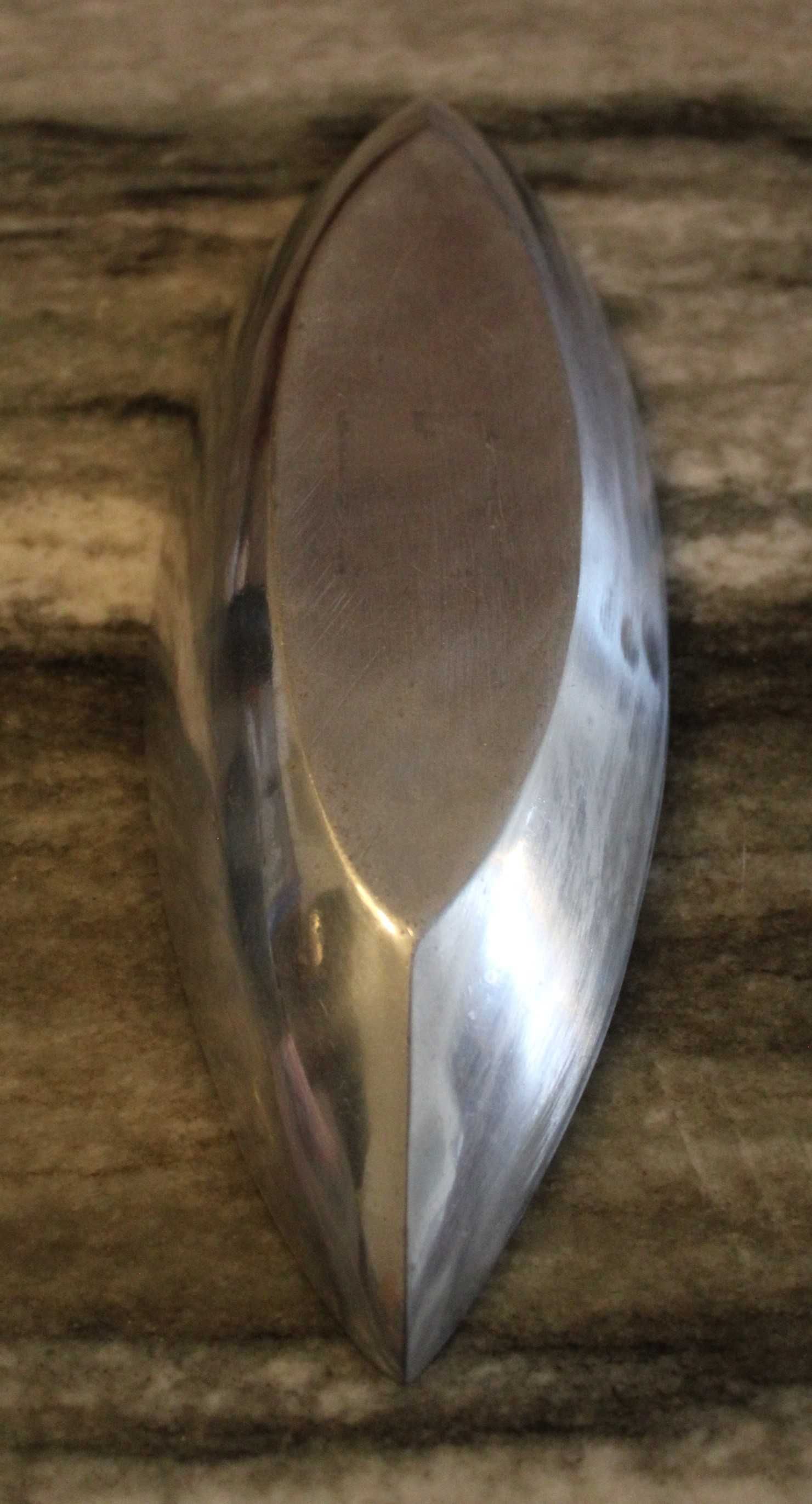 Travessa vintage oval, anos 60 feita de liga de metal, design elegante
