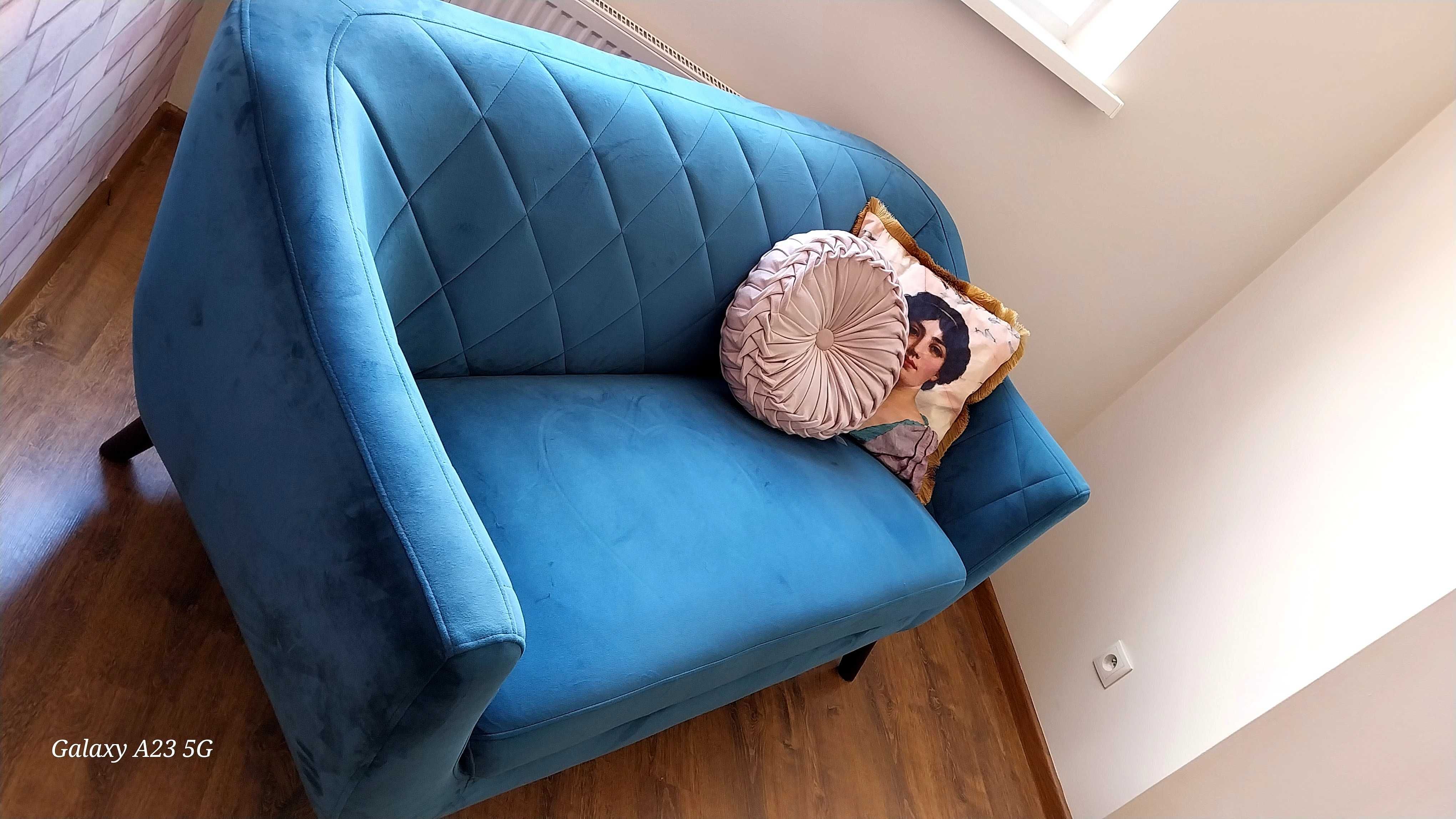 Piękna Turkusowa sofa do poczekalni