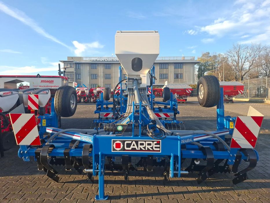 CARRE PRAIRIAL  Regenerator łąki i pastwisk Carre PRAIRIAL 3m z siewnikiem do trawy