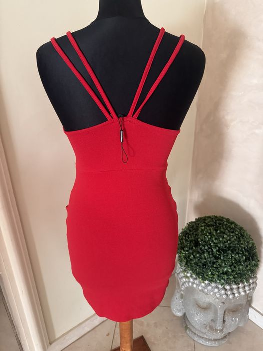 Piękna sexy czerwona sukienka 38