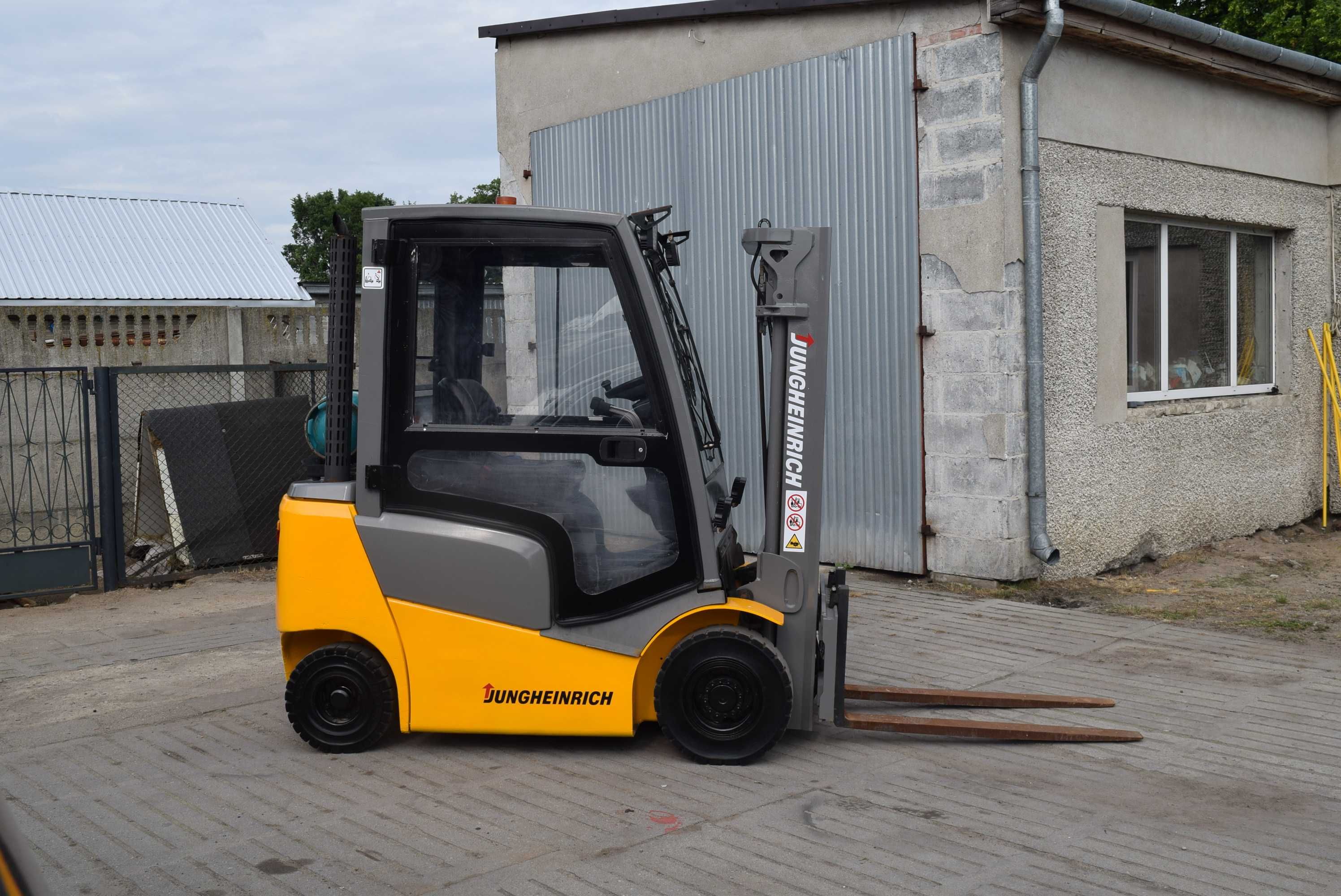 Wózek widłowy JUNGHEINRICH TFG 316 Triplex