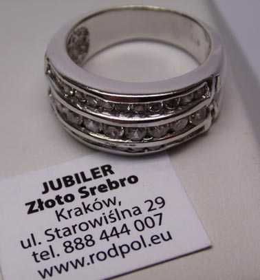 Srebrny pierścionek z cyrkoniami trzy rzędy  R.14.
