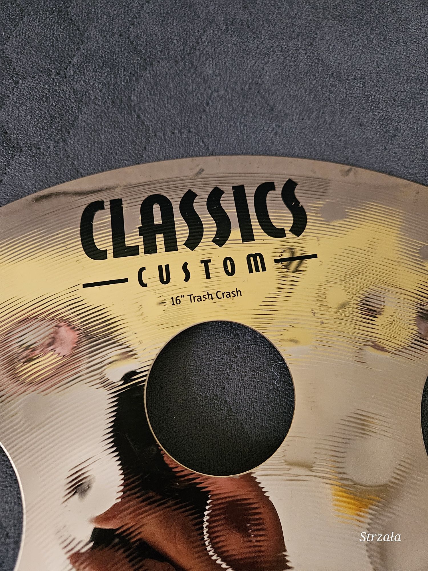 Meinl Classics Custom Trash Crash 16" talerz perkusyjny (otwory dziury