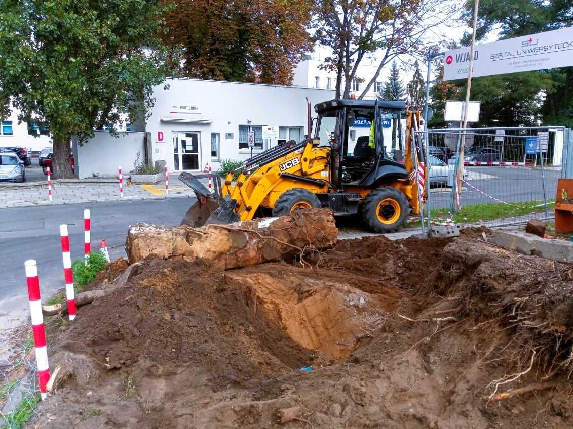 Koparko-ładowarka, koparka, wywrotka, młot wyburzeniowy, prace ziemne