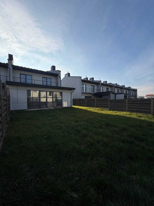 Продам зданий таунхаус в Крихівцях з чорновим ремонтом у закритому ЖК