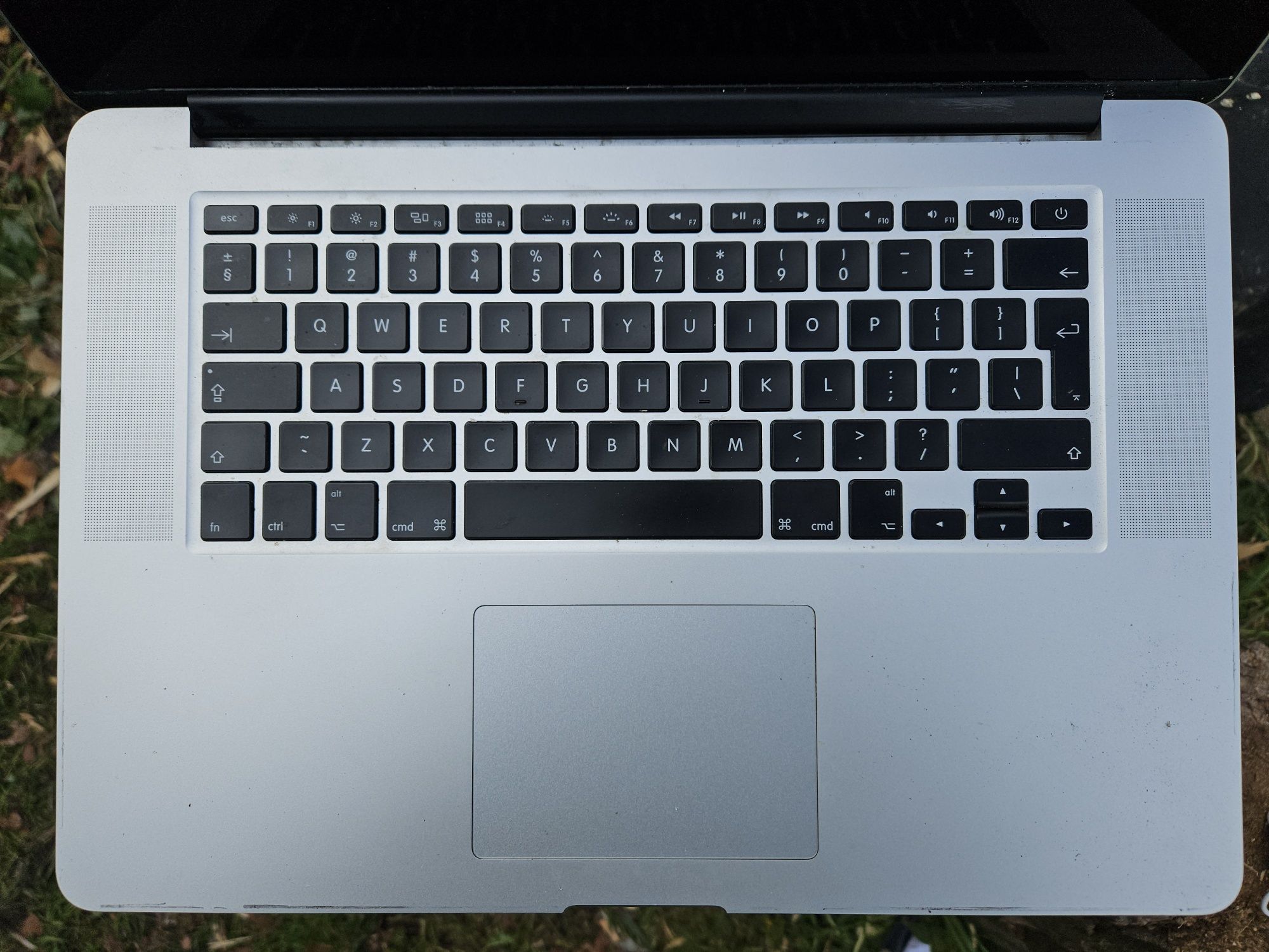 Apple MacBook A1398 uszkodzony, oryginalna ładowarka