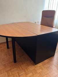 Meble biurowe - wygodne biurko z kontenerkiem, przystawką i stolikiem