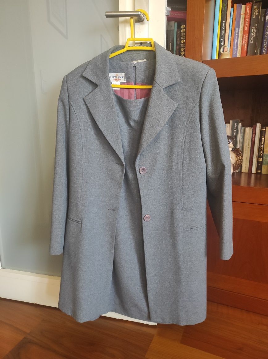 Fato senhora, casaco mais vestido manga cava, cumprimentos 83 cms