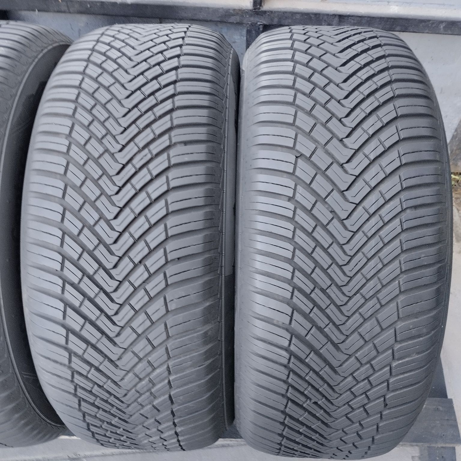 Продам шини 255/55R18