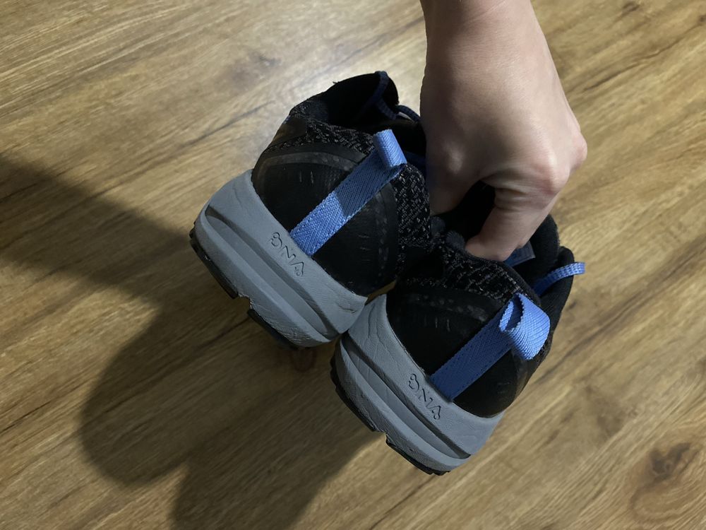 Кросівки жіночі brooks