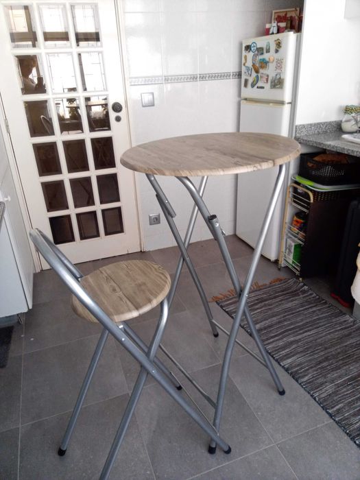Mesa de bar com duas cadeiras - Nova