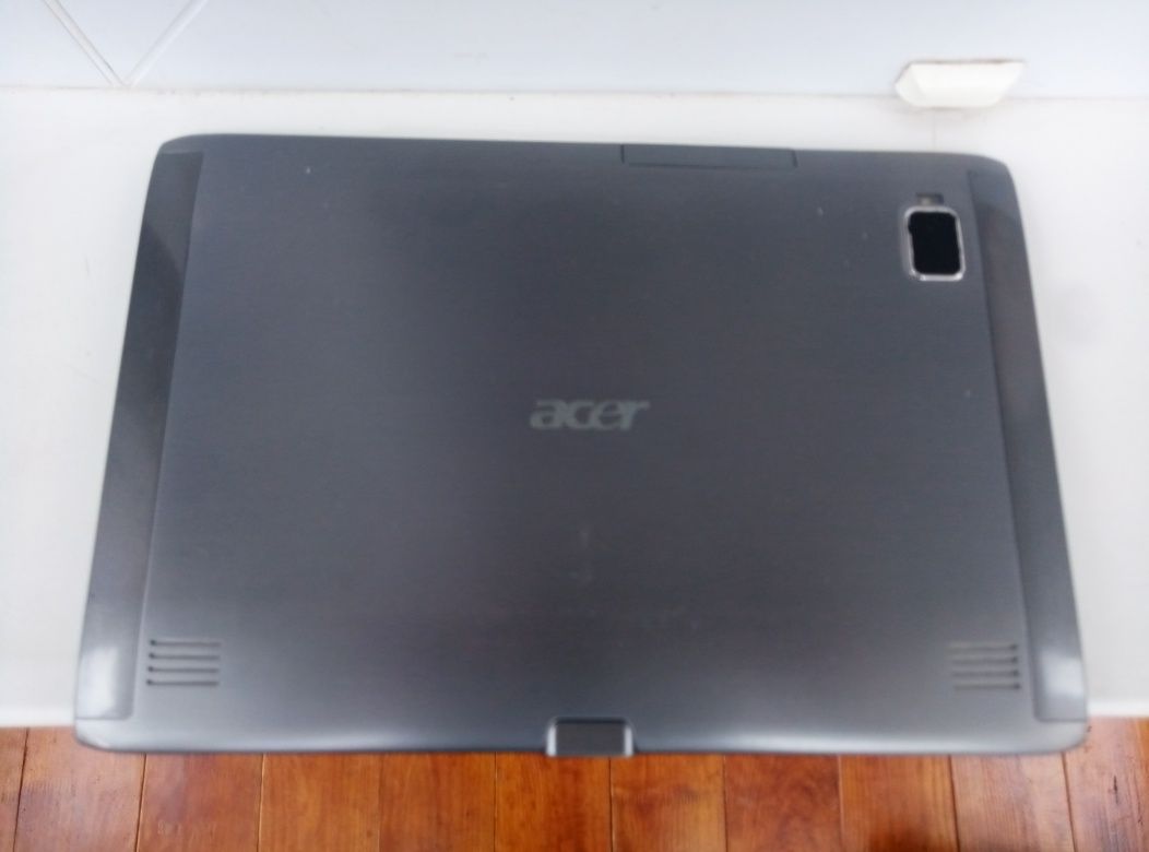 Планшет 10.1" ACER A500 32Gb. В комплекте чехол и зарядка