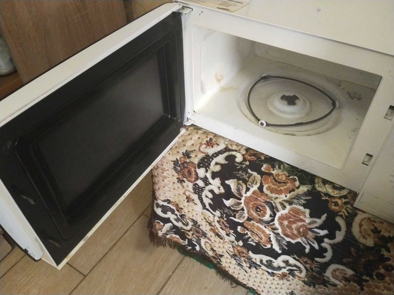 Мікрохвильова піч самсунг, микроволновка, робоча , без тарілки