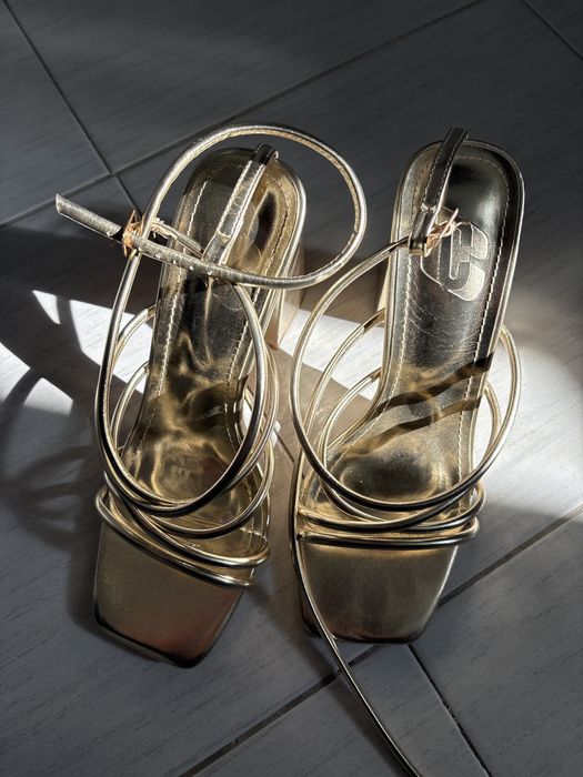 Sandalia Dourada Nova