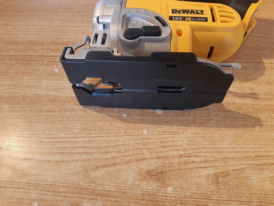 DeWalt DCS331 wyrzynarka