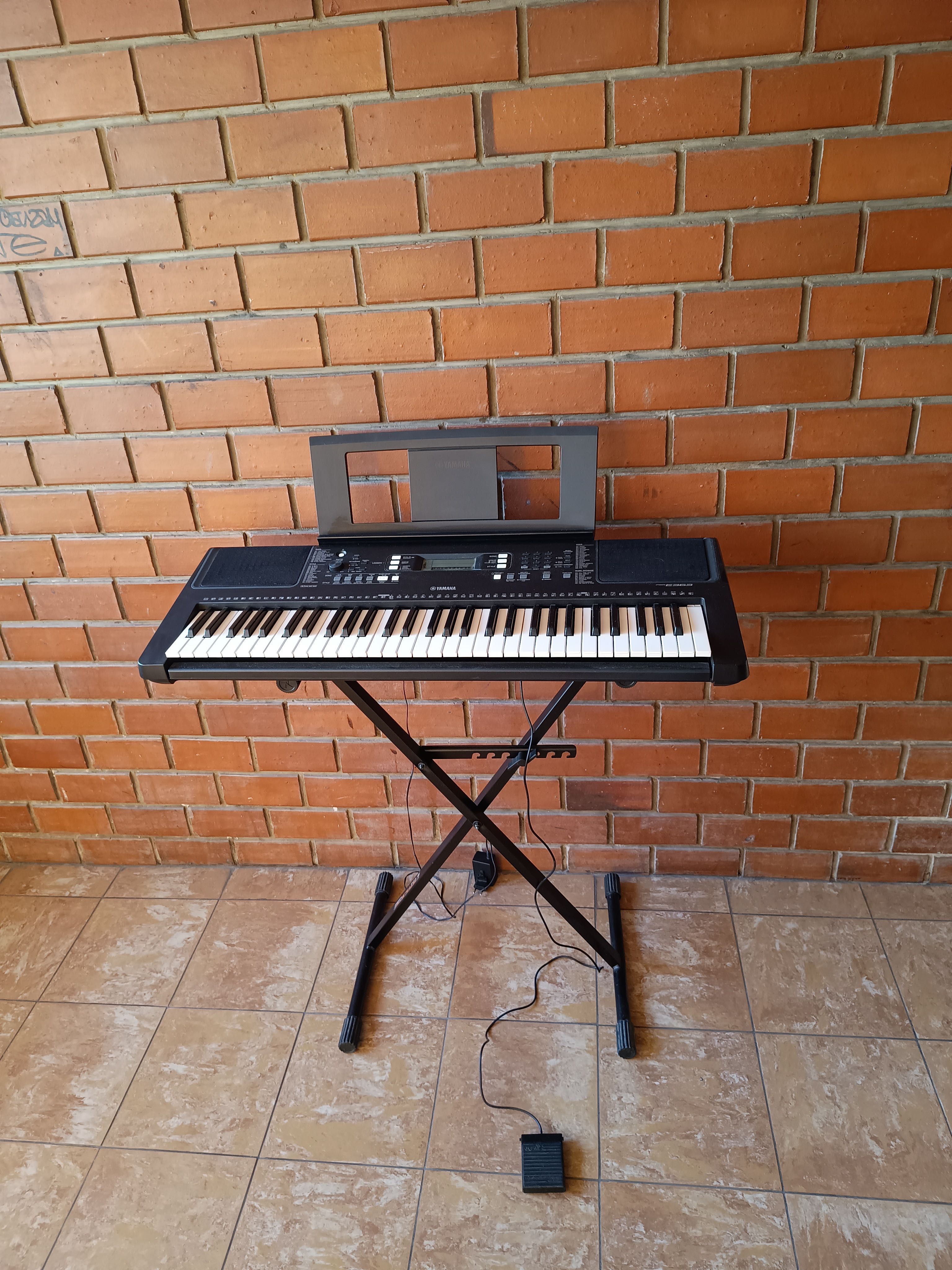 Keyboard Yamaha model: PSR-E363