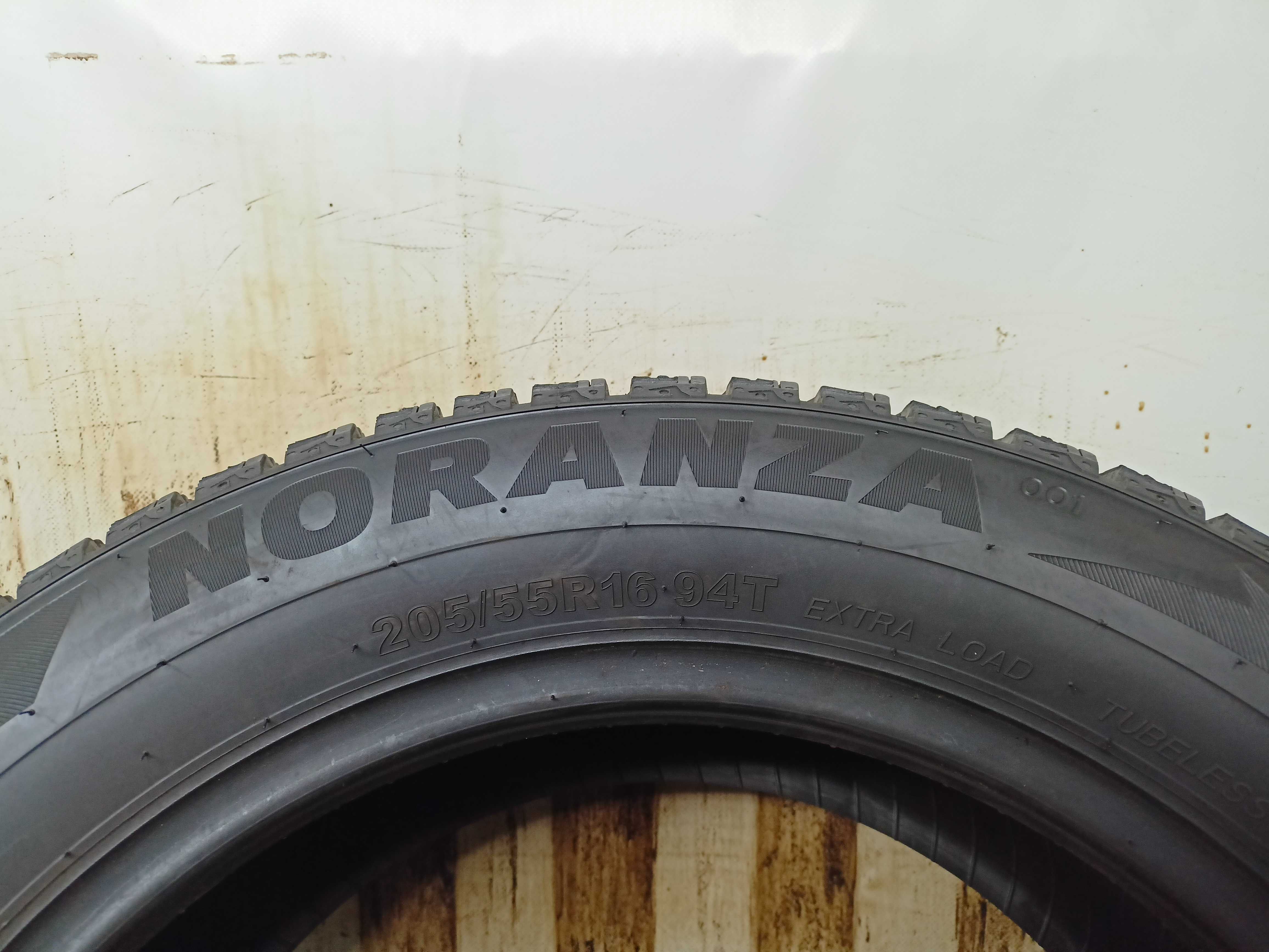 Bridgestone Noranza 001 205/55/16 21r. 94T 2x9,1mm 2x8,1mm (4636)