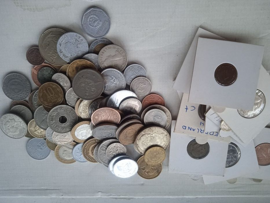 Коллекция монет со всего мира 100 шт