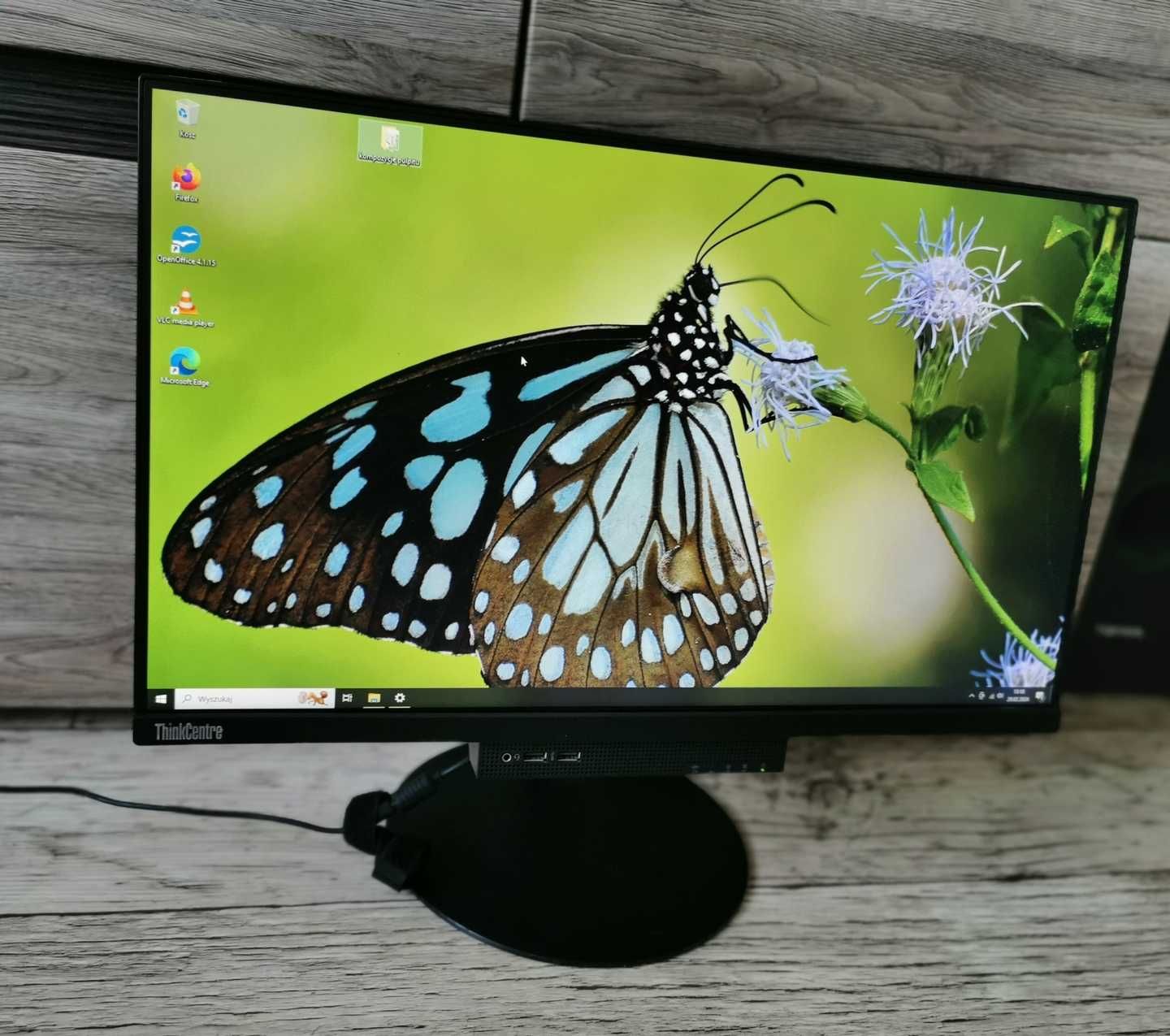 Komputer z monitorem 24" IPS AIO Lenovo I5 8/256GB SSD wifi