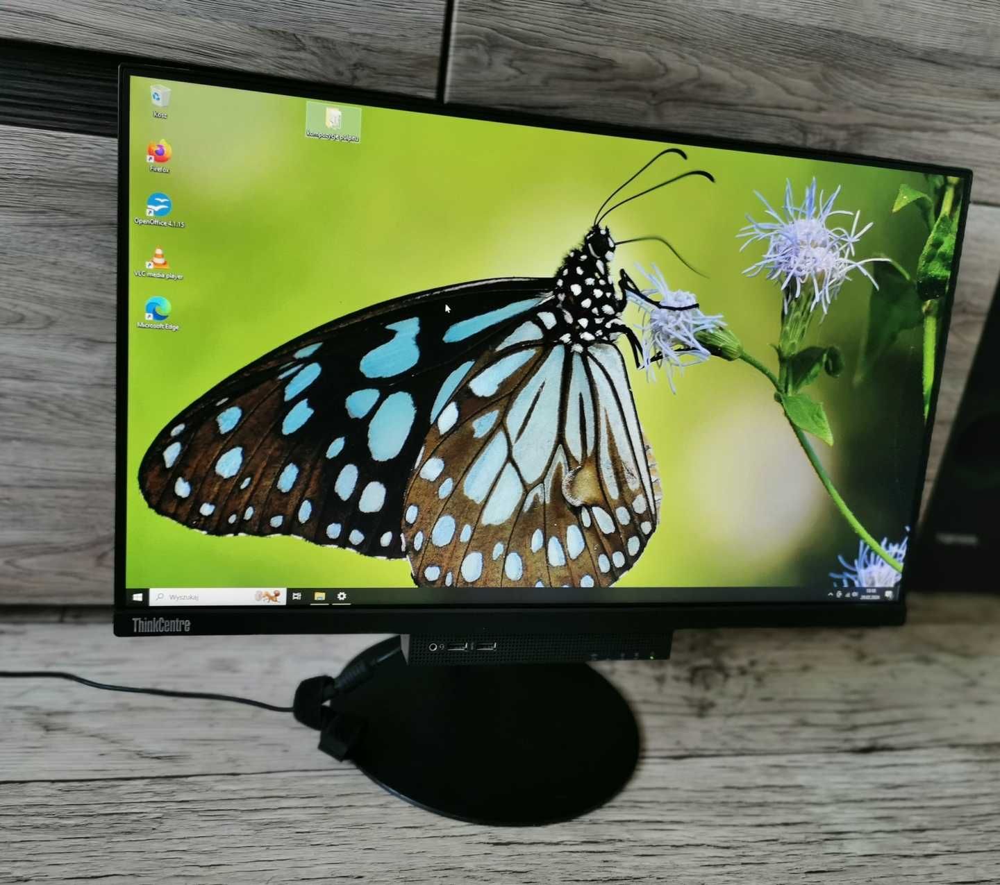 Komputer z monitorem 24" IPS AIO Lenovo I5 8/256GB SSD