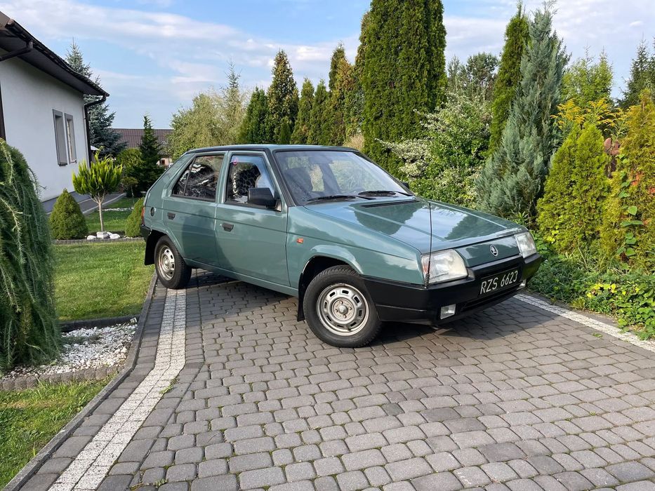 Polonez Caro Skoda Favorit 1.3 B Czarna Blachy rok 1991
