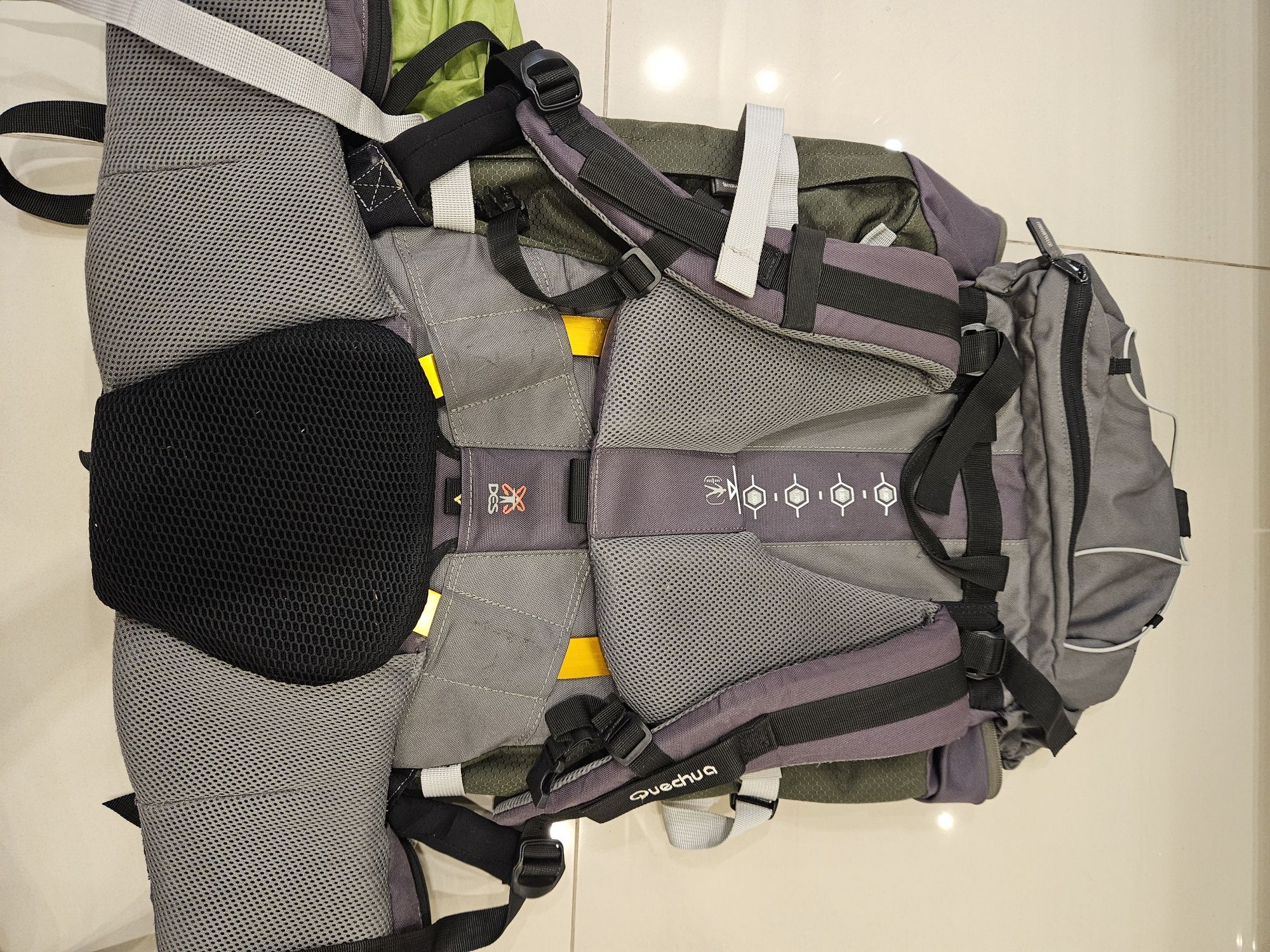plecak trekkingowy turystyczny Quechua Forclaz Symbium 60 l khaki