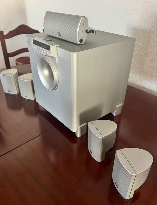 Sistema de som Home Cinema JBL ESC360