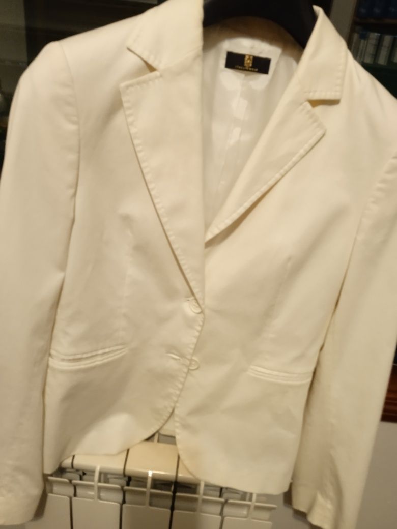 Blazer branco, todo forrado. Como novo.